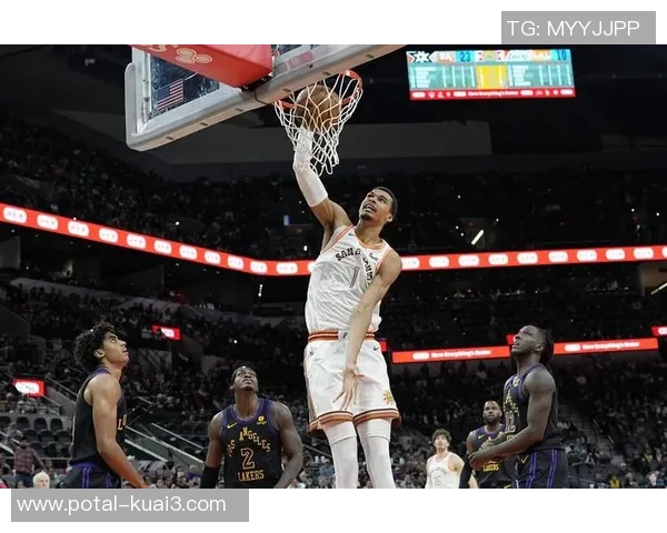 文班亚马新赛季表现抢眼场均20分10篮板3盖帽领跑新秀榜单